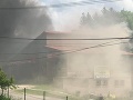 FOTO Explózia vo Svrčinovci, s požiarom bojovali desiatky hasičov: Zranení utrpeli popáleniny