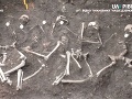 Odhalili ďalšie hrôzy II. svetovej vojny: VIDEO Masový hrob, Sovieti brutálne povraždili väzňov