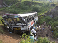 Obrovská tragédia, autobus spadol Obrovská tragédia, autobus spadol