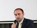 Nevidím dôvod, prečo by mali lídri koaličných strán sedieť v exekutíve, tvrdí politológ