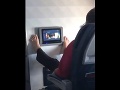 Videli ste už na palube lietadle niečo nechutnejšie? Ľudia sú z tohto VIDEA zhrození