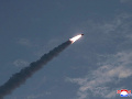 Severná Kórea vystrelila dve rakety: Pchjongjang chce posilniť svoju rokovaciu pozíciu