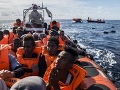 Humanitárne organizácie mali pri pobreží Líbye plné ruky práce: Zachránili 176 migrantov