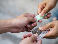 Otec roka: Svojho syna (8) využíval pri obchodovaní s drogami