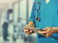 Nemeckom otriasa mrazivé zistenie: Lekár pacientom zrejme chybne diagnostikoval rakovinu