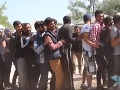 VIDEO Otrasné podmienky v tábore pre migrantov v Bosne: Utečenci hrajú