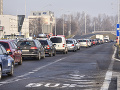 PRÁVE TERAZ Spomalená premávka a kolóny v Bratislave, rátajte so zdržaním