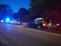 Zábery z drsnej policajnej akcie v Rusovciach: Kukláči v pohotovosti, špekulácie o streľbe