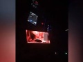 VIDEO Vodiči na diaľnici takmer havarovali! Na bilborde sa zjavilo lesbické porno