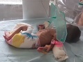 Hrozný nález, z ktorého vám príde zle: VIDEO V plytkom hrobe našli zaživa pochované dieťatko