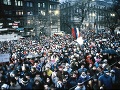 Režim je mŕtvy, nech žije režim! V novembri 1989 sme si na námestiach kľúčmi vyštrngali slobodu