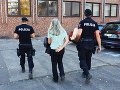 FOTO Dôchodkyňa vrazila v Trenčíne do dvoch áut: Nakoniec nafúkala takmer tri promile