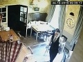 Z VIDEA bezpečnostnej kamery v krčme vám prejde mráz po chrbte: Sledujte, čo sa deje za čašníčkou!