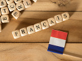 Francúzski akademici varujú: Francúzština Francúzski akademici varujú: Francúzština