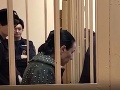Doktorka smrť: Namiesto cisárskeho rezu prinútila troch mužov, aby dieťa z matky vytlačili
