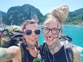 FOTO Milenci cestujú po Austrálii a sťažujú sa, že si nemôžu nájsť prácu: Pohľad na nich hovorí za všetko