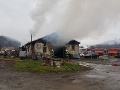 Požiar autoservisu v Stráži hasiči zlikvidovali: Majiteľ odhadol škodu na 65-tisíc eur