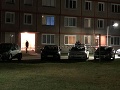 PRÁVE TERAZ Evakuácia ľudí z okolia domu v Trenčianskych Tepliciach: Dôvodom je podozrivý balík