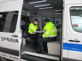 Colníci na Kysuciach naháňali zlodeja peňazí: Odcudzenú hotovosť mal vo vrecku nohavíc