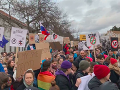Míting kotlebovcov sa zmenil na agresiu: VIDEO Napadnutí členovia PS/SPOLU skončili na polícii