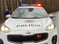 Polícia vypátrala dvoch tínedžerov, ktorí prepadli 93-ročnú ženu v jej dome