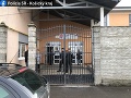 VOĽBY 2020 Dráma vo volebnej miestnosti: Opitý volič napadol predsedu komisie
