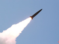 Čína odpálila do mora dve rakety: Údajne išlo o varovanie pre USA