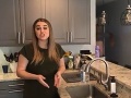 Dievčina pracovala z domu, vtom ju zaskočil totálny trapas: VIDEO baví ľudí na celom svete