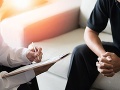 Mladíka trápili niekoľkohodinové erekcie bez sexu: Keď lekári odhalili príčinu, boli v šoku