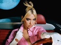 Dua Lipa vracia lesk Dua Lipa vracia lesk