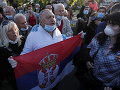 KORONAVÍRUS Opoziční lídri v Srbsku protestovali pred parlamentom aj napriek zákazu vychádzania
