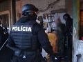 Policajný zásah! Nechutné praktiky muža (28): VIDEO Obchodoval s ľuďmi, nútil ich jesť kone
