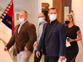 Pravá ruka Kotlebu spôsobila rozruch: FOTO V Parlamente vytrčila tetovania aj príčesky a bradavky v pozore