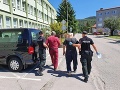 Bizarný prípad v Partizánskom: Dôchodcovia napadli policajtov, hrozí im až osemročné väzenie