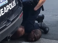 Brutálne zatýkanie: V Minneapolise pokračovali demonštrácie proti policajnému násiliu