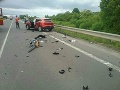 FOTO Nehoda štyroch áut pri Turčianskych Tepliciach: Auto na streche, traja ľudia sú zranení