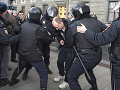 Polícia zatkla 49 ľudí Polícia zatkla 49 ľudí