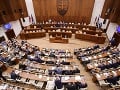 Plénum odmietlo viacero návrhov ĽSNS i novelu nezaradených poslancov