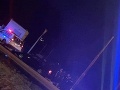 Policajná naháňačka v Bratislave! VIDEO Šialenec strhol riadenie, nebezpečný manéver a streľba