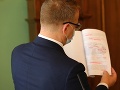 Tvrdá výzva politikom: Všetci, ktorí podvádzali, by sa mali vzdať titulu