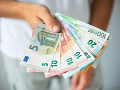 Muž z Trnavy sa vydával za právnika: Od ľudí vylákal viac ako 5800 eur