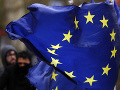 Frakcia Európskej ľudovej strany nevylúčila Deutscha, ale zbavila ho viacerých práv