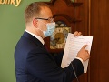 Rezort spravodlivosti navrhuje upraviť spätné preverovanie záverečných prác školami ako ich právo