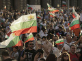 Veľké protesty v Bulharsku: Protivládni demonštranti žiadajú okamžitú demisiu premiéra