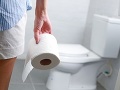 FOTO Žene po vykonaní potreby nešiel spláchnuť záchod: Pozrela do misy a... utrpela traumu!
