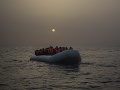 Desiatky migrantov sa ocitli v nebezpečenstve: Zachránila ich grécka pobrežná stráž