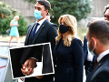 EXKLUZÍVNE FOTO Zamilovaná Čaputová vyrazila do mesta! Ruka v ruke s Rizmanom: Im to ale pristane
