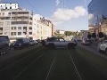 VIDEO Arogantný vodič sa chcel dostať zo zápchy: Na šialený manéver kruto doplatil