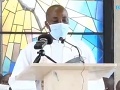 VIDEO Kňaz s rúškom na tvári čítal kázeň, no zrazu prestal: Veriaci sú z toho, čo sa stalo, v šoku
