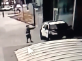 Ďalšie šokujúce VIDEO z USA: Neznáma osoba chladnokrvne strieľala na policajtov v aute